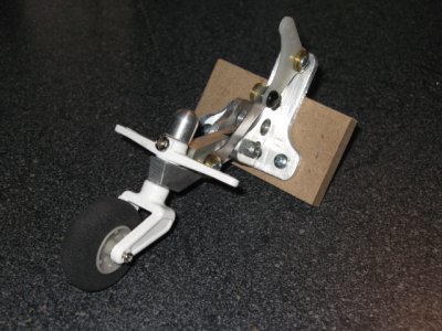 Scratch built retracting tailwheel